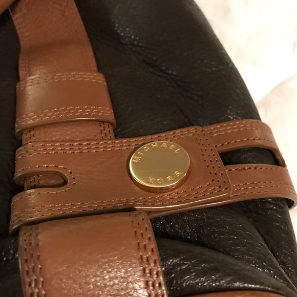 MICHAEL KORS PURSE - Picture 6 of 8